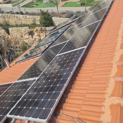 תעשו זום ותראו רשתות לחסום כניסת יונים מתחת לפאנלים