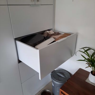 ארבע מגירות עמוקות לאחסון