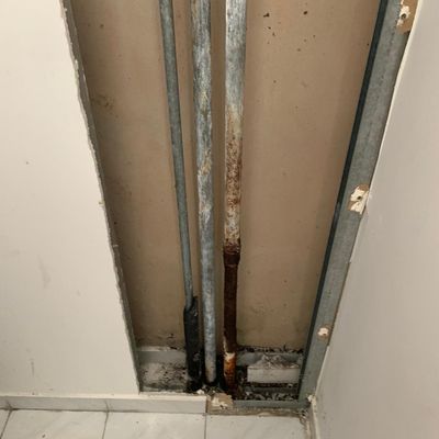 הצינורות החלודים