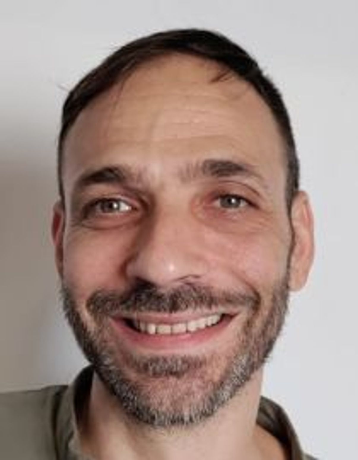 תמונת פורטרט של בעל המקצוע